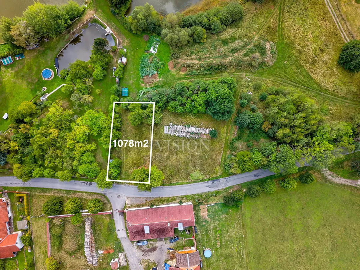 Prodej stavebního pozemku 1077 m²